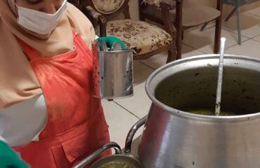 سرو غذای سنتی در مرکز