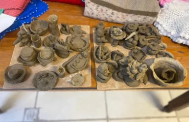 کلاس هنر دستی سفالگری در خانه سالمندان